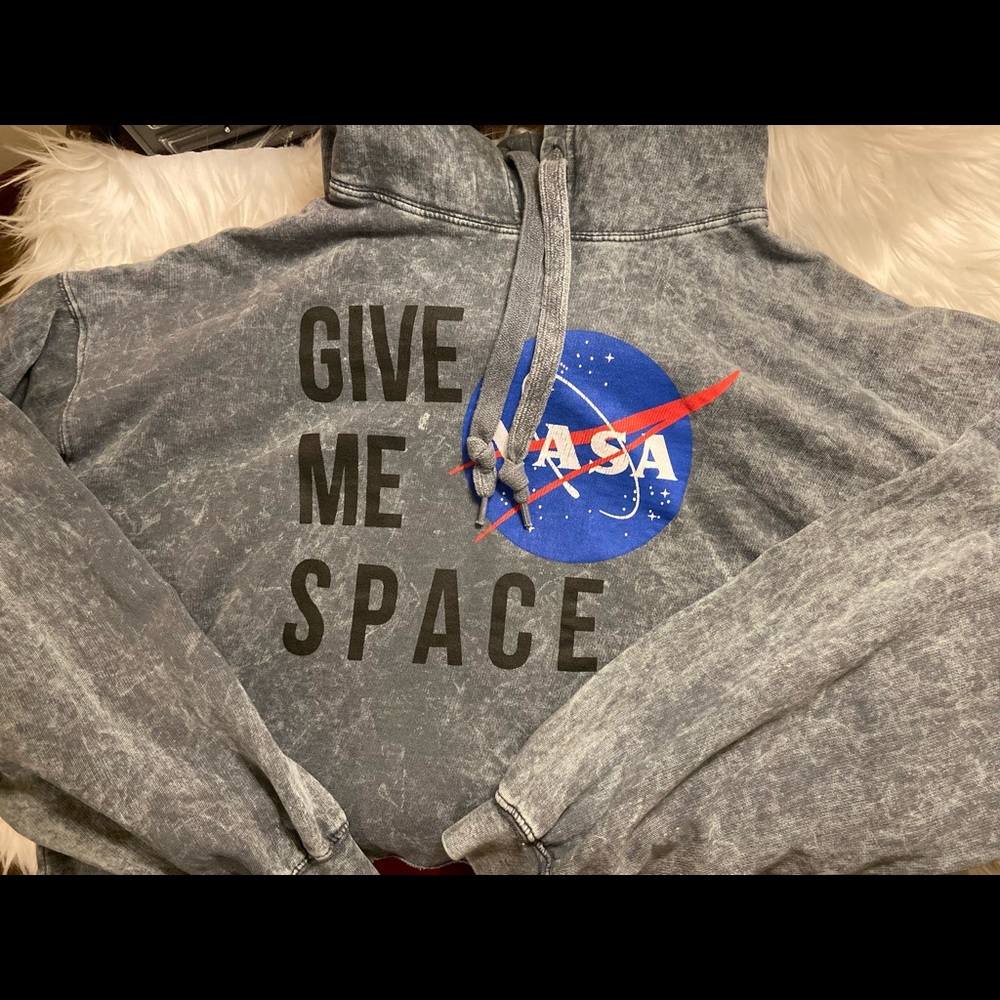 "Give Me Space" nasa pullover